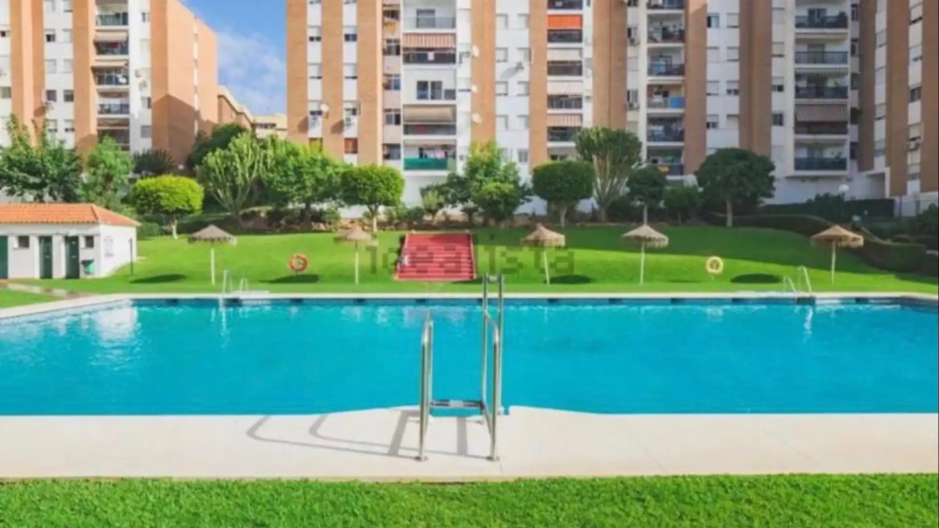 Piscina de Piso en venta en Benalmádena con Amueblado, Horno y Lavadora