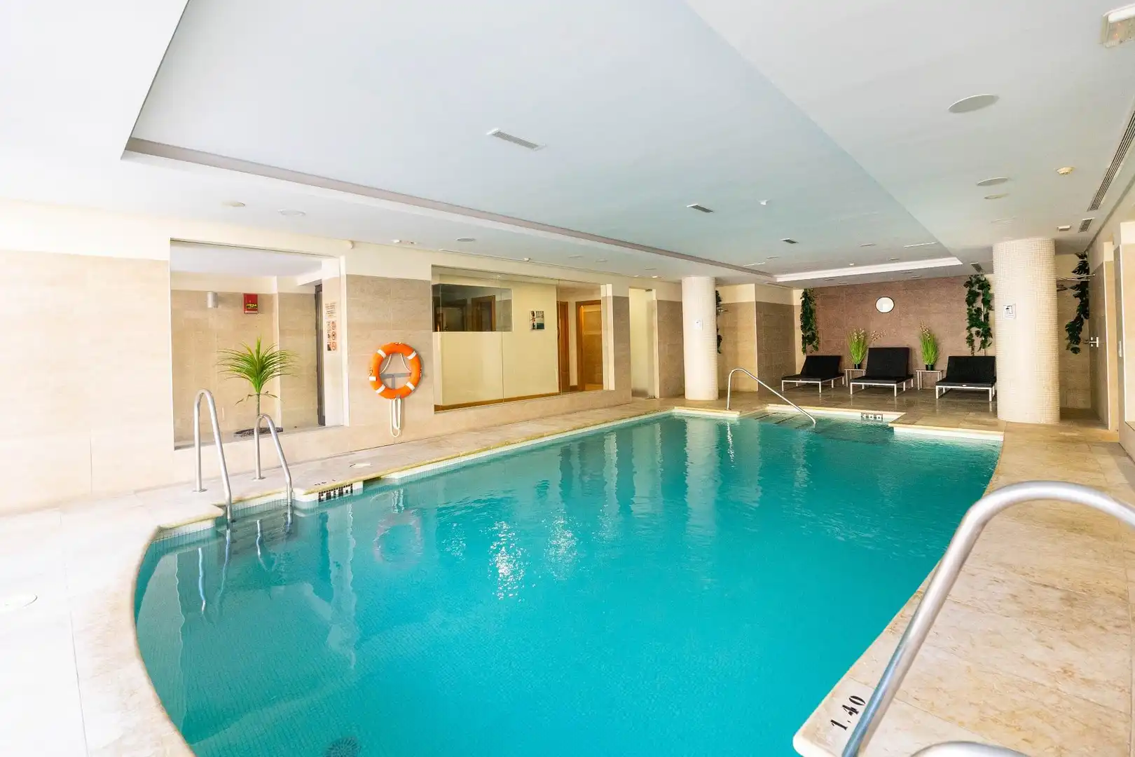 Piscina de Apartament en venda en Marbella amb Aire condicionat, Calefacció i Jardí privat