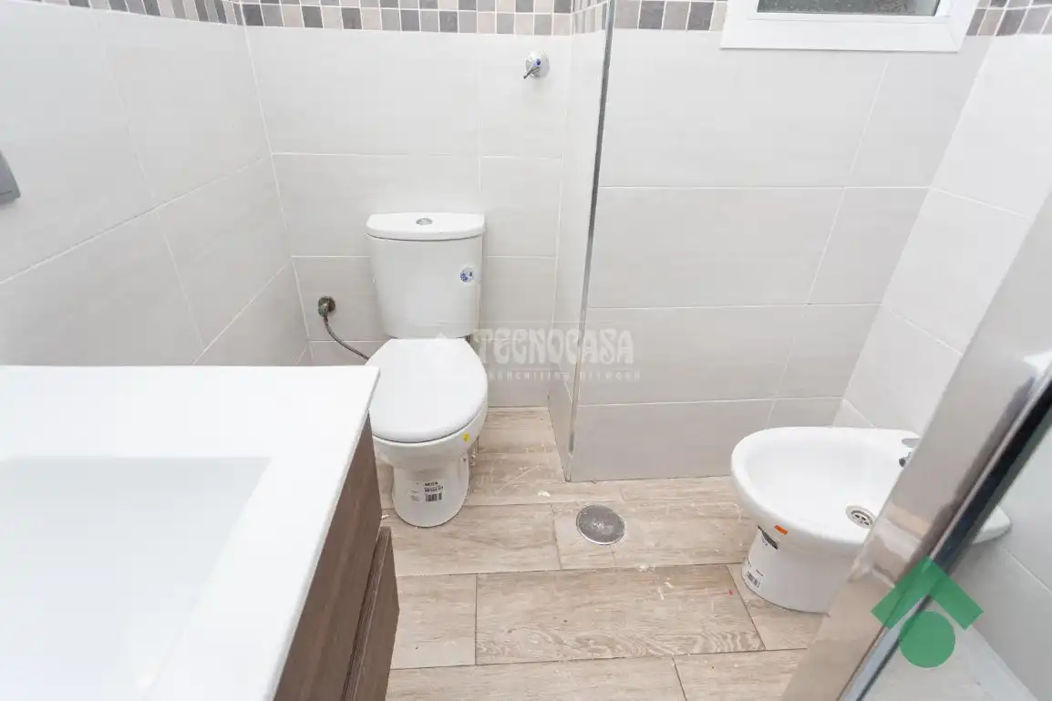 Bathroom of Flat for sale in Algeciras  with Terrace