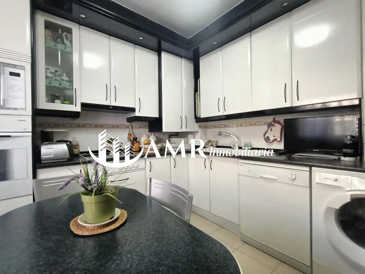 Cocina de Casa adosada en venta en Parla con Aire acondicionado, Calefacción y Jardín privado