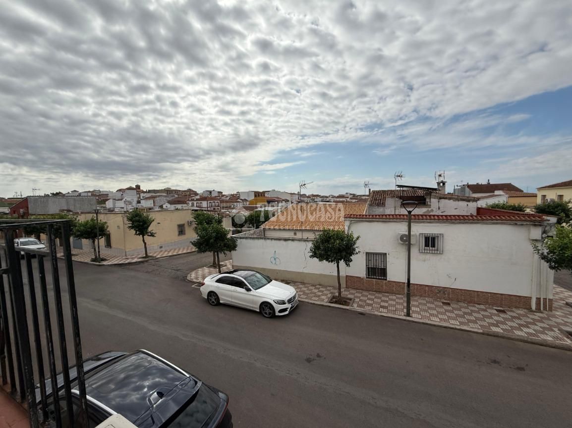 Exterior view of Single-family semi-detached for sale in La Carolina  with Air Conditioner, Private garden and Balcony