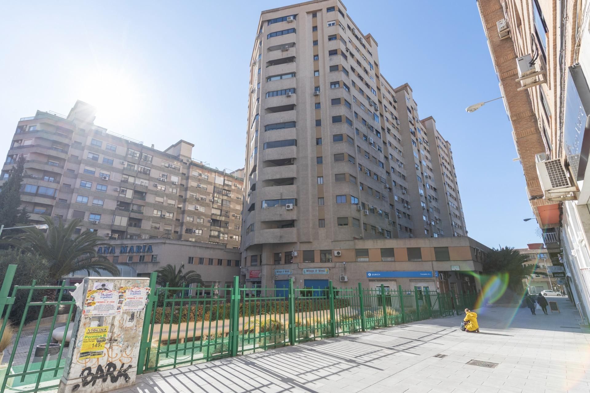 Exterior view of Flat for sale in  Granada Capital