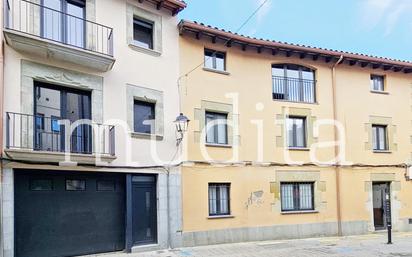 Exterior view of Single-family semi-detached for sale in Manlleu  with Heating, Terrace and Oven