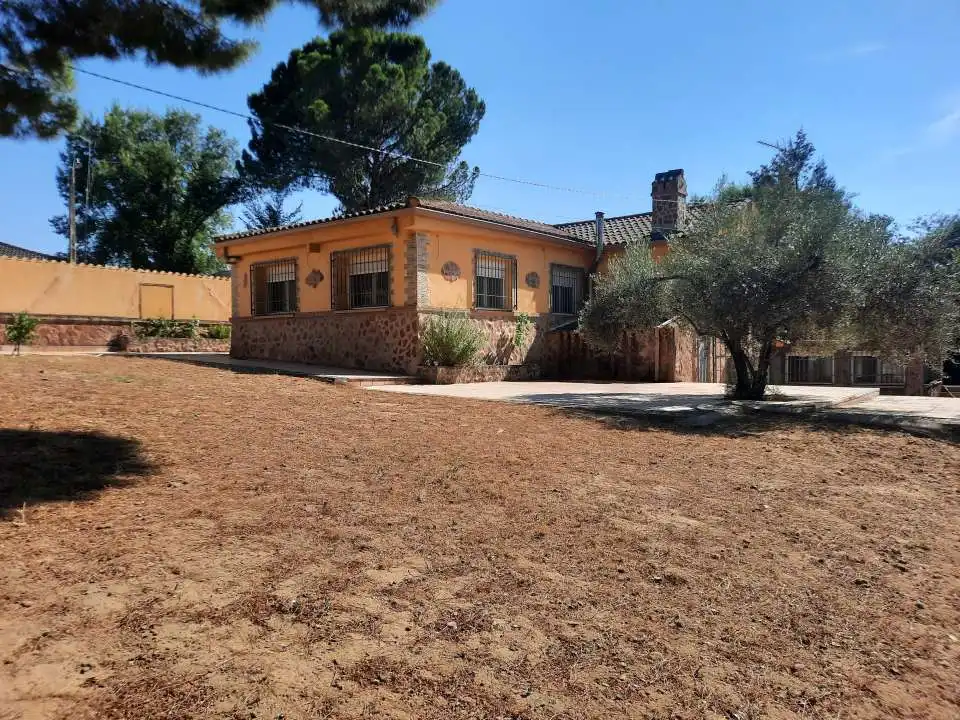 Vista exterior de Casa o chalet en venta en Escalona con Calefacción, Jardín privado y Terraza