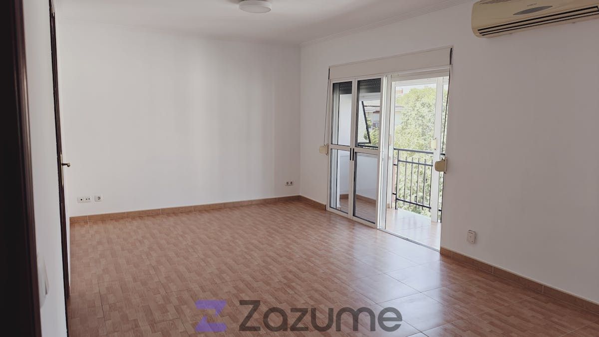 Pis de lloguer a Pl. de Gomila, Parque Alcosa