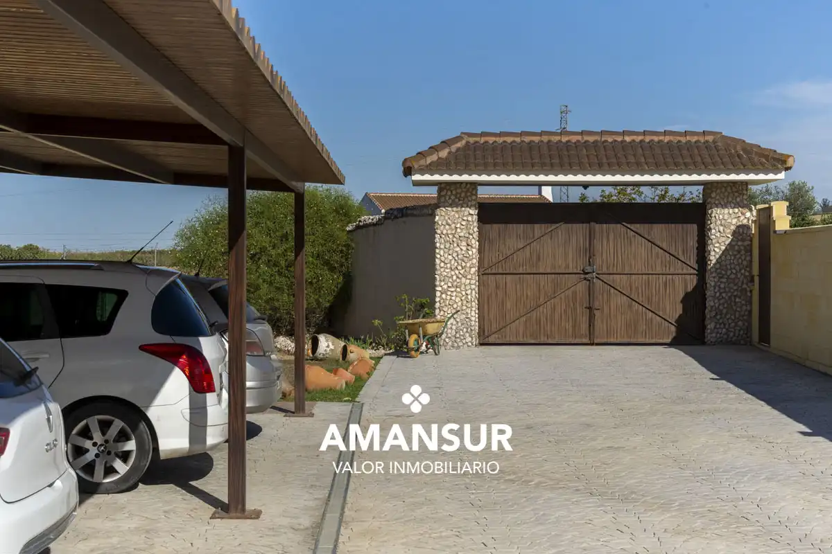 Vista exterior de Casa o xalet en venda en Villarrasa amb Aire condicionat, Calefacció i Jardí privat
