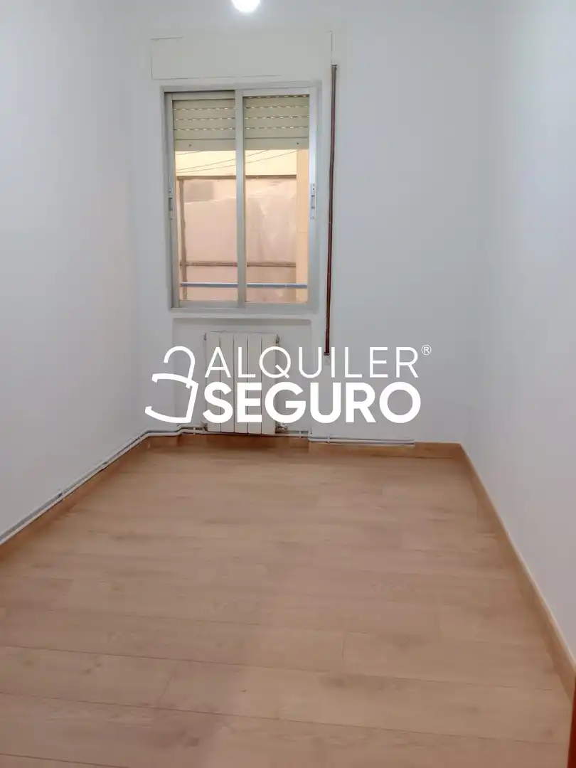 Dormitori de Pis de lloguer en Madrid amb Calefacció i Terrassa