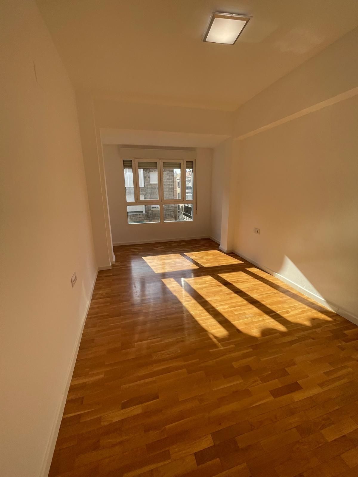 Sala d'estar de Pis de lloguer en  Murcia Capital amb Parquet