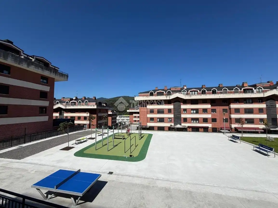 Parking de Piso en venta en Castro-Urdiales con Piscina comunitaria