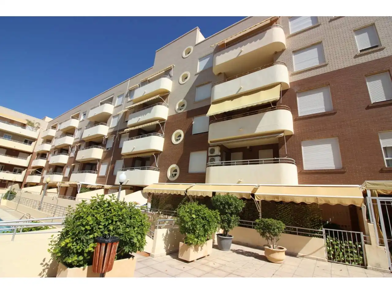 Exterior view of Flat for sale in Roquetas de Mar  with Air Conditioner, Terrace and Furnished