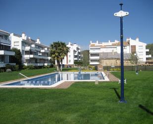 Piscina de Apartament de lloguer en Sant Pol de Mar amb Terrassa