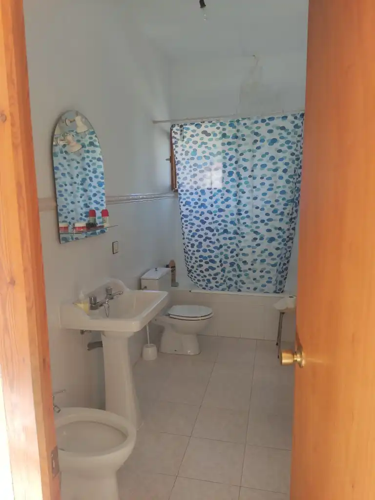 Baño de Finca rústica en venta en Valdeltormo con Calefacción, Jardín privado y Terraza