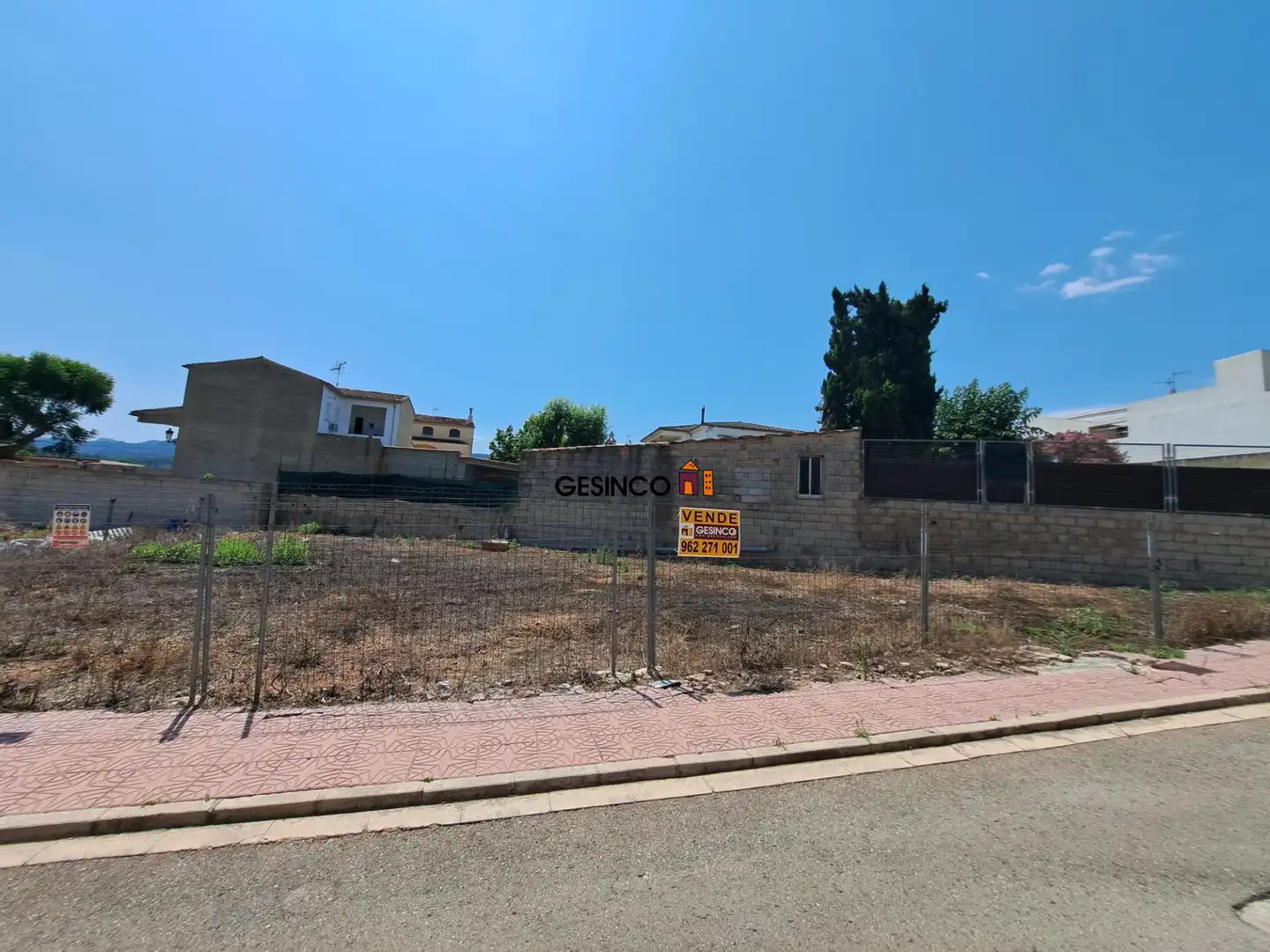 Terreny residencial en venda a Llocnou d'En Fenollet
