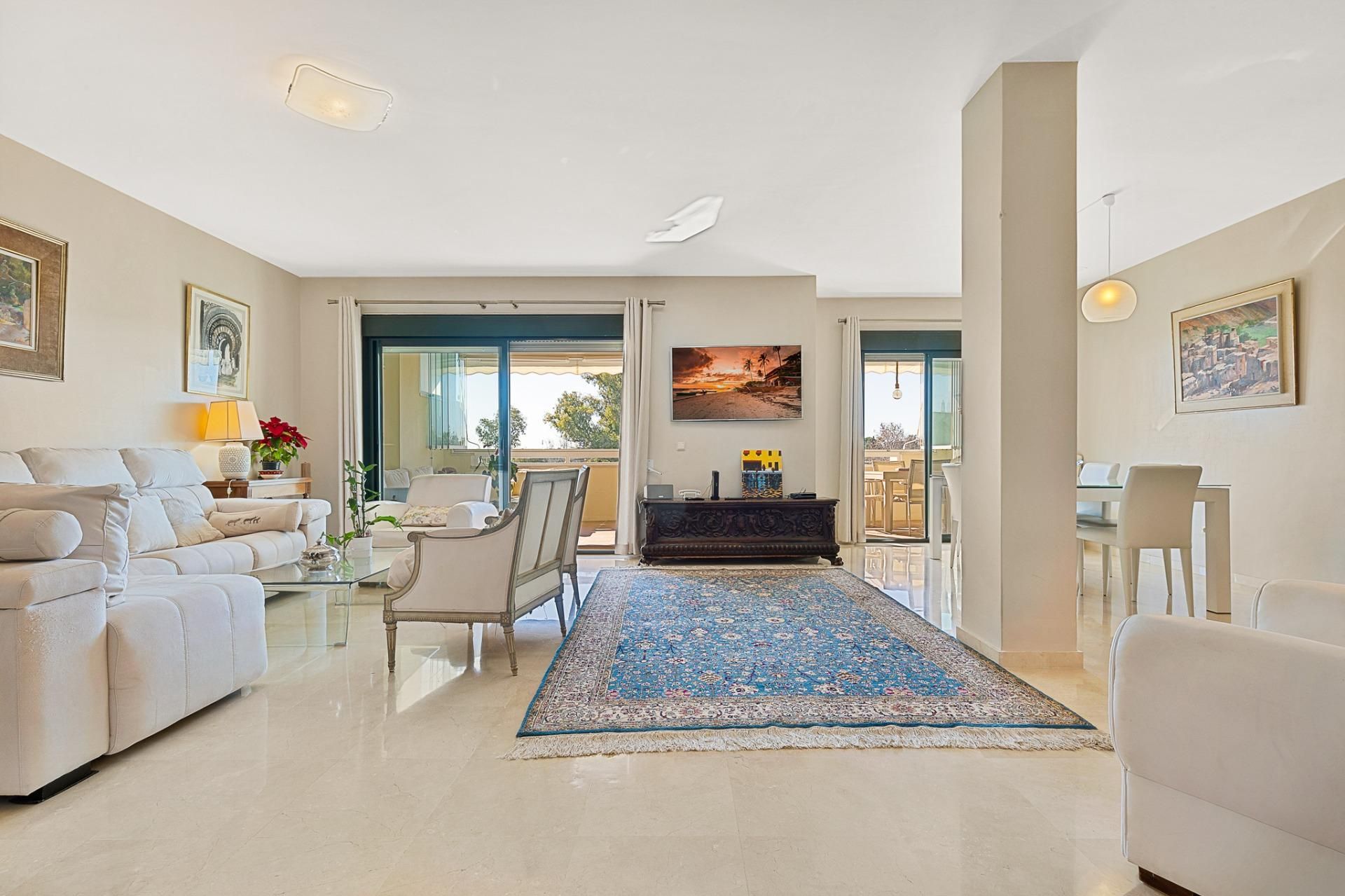 Sala d'estar de Àtic en venda en Marbella amb Aire condicionat, Calefacció i Jardí privat