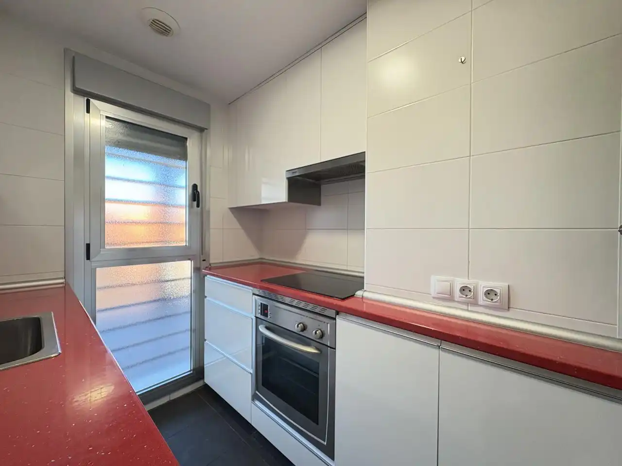 Cocina de Dúplex de alquiler en Pozuelo de Alarcón con Calefacción y Trastero