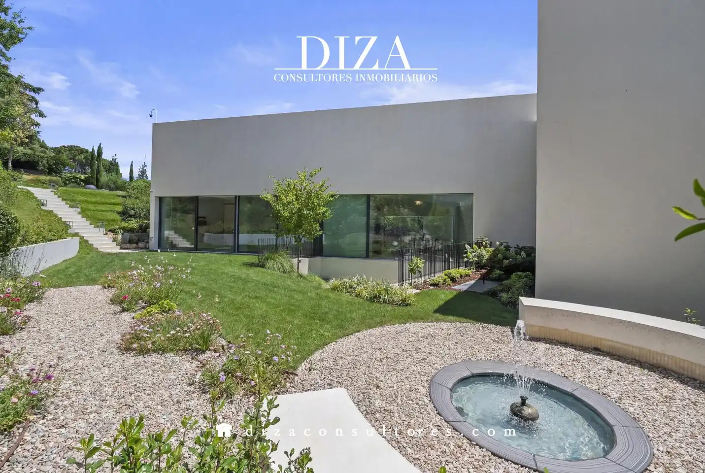 Vista exterior de Casa o chalet en venta en Pozuelo de Alarcón con Aire acondicionado, Calefacción y Jardín privado