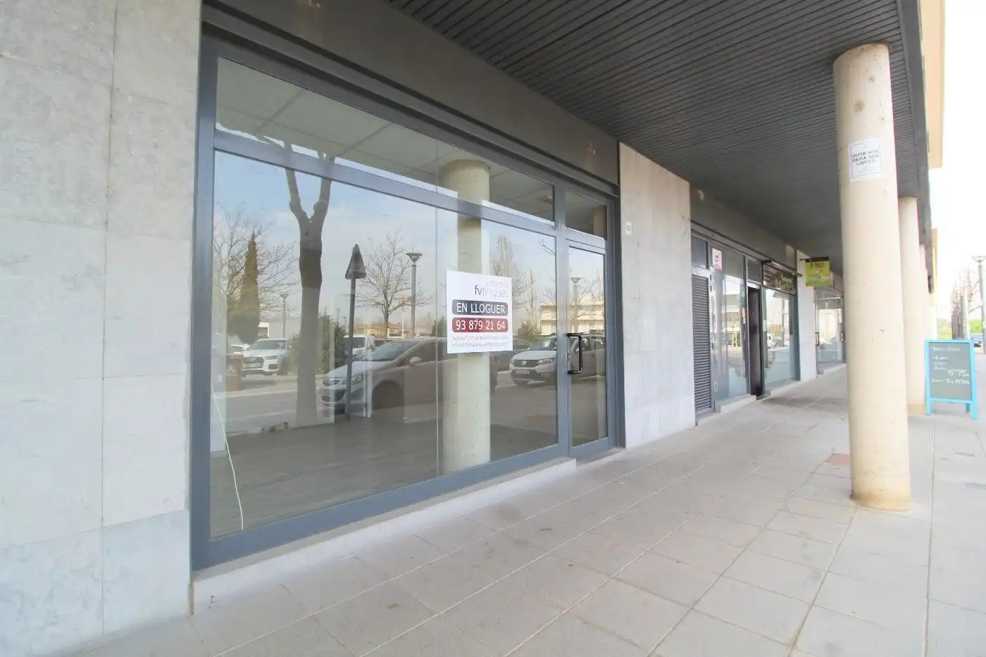 Local comercial de lloguer a Plaça dels Països Catalans 53