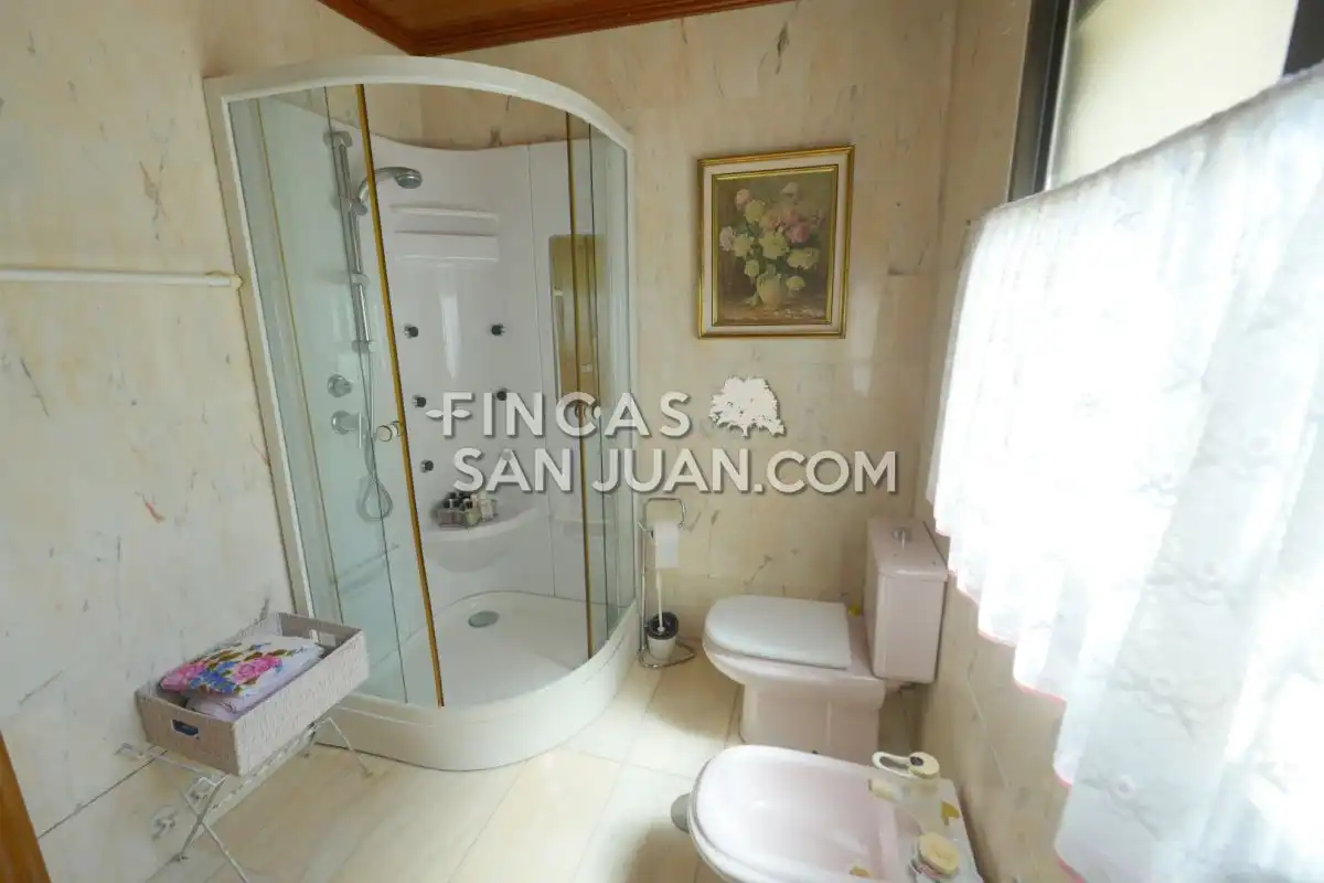 Bathroom of Houses for sale in El Campello  with Air Conditioner, Heating and Private garden