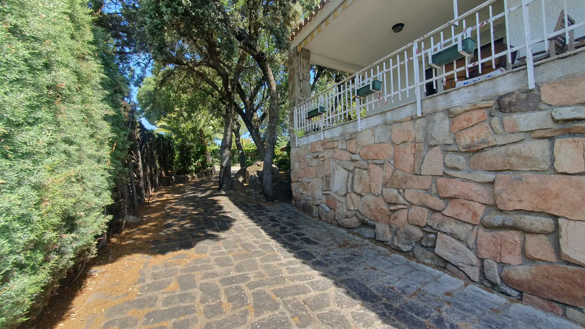 Vista exterior de Casa o xalet en venda en Valdemorillo amb Calefacció, Jardí privat i Terrassa