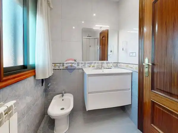 Bany de Casa o xalet en venda en Vigo  amb Calefacció, Jardí privat i Traster