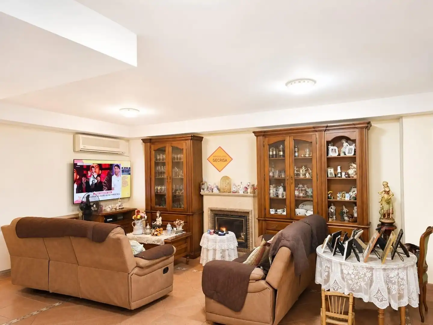 Sala d'estar de Casa o xalet en venda en Paterna amb Aire condicionat, Calefacció i Jardí privat