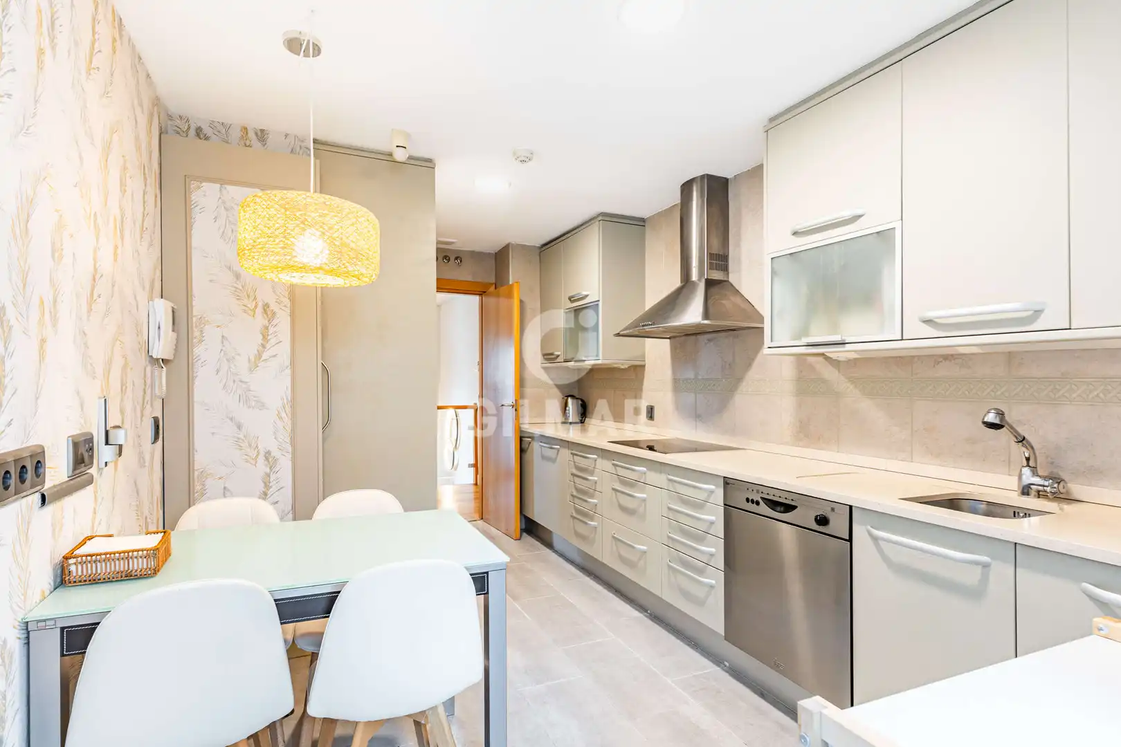 Küche von Maisonette zum Verkauf in Madrid mit Heizung, Privatgarten und Abstellraum