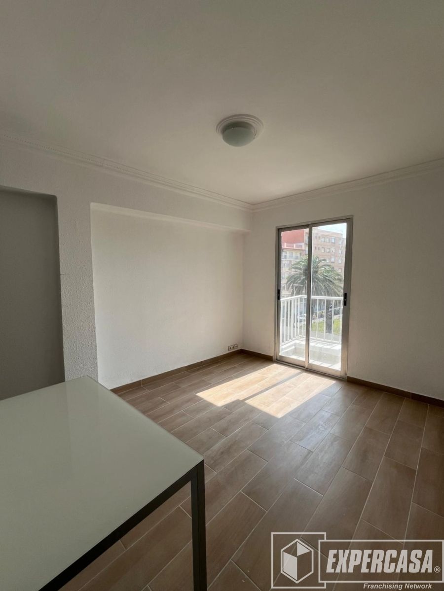 Bedroom of Flat for sale in  Valencia Capital