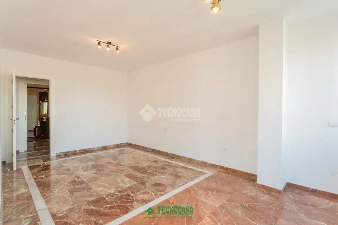 Piso en venta en Almería con Aire acondicionado