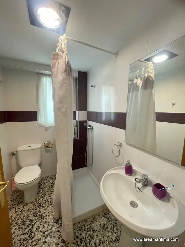 Baño de Piso en venta en Valencia con Amueblado, Horno y Lavadora