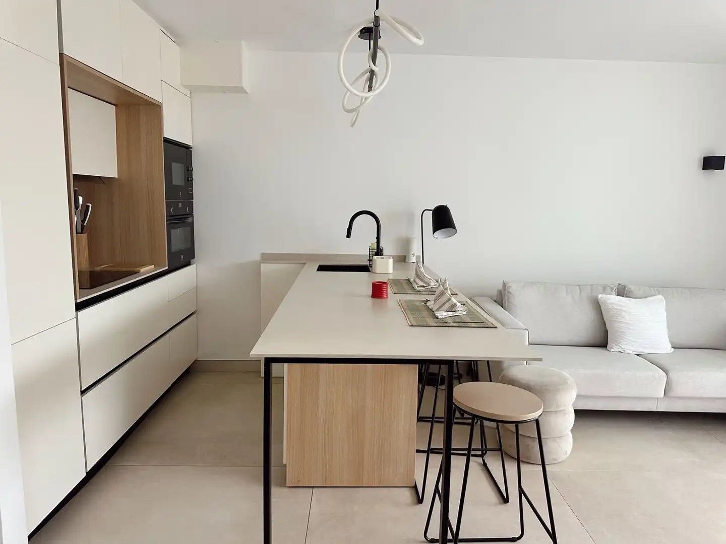Cuina de Apartament de lloguer en Marbella amb Aire condicionat, Calefacció i Moblat