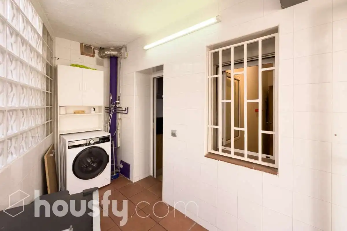 Schlafzimmer von Erdgeschoss zum Verkauf in Barcelona mit Klimaanlage, Heizung und Privatgarten