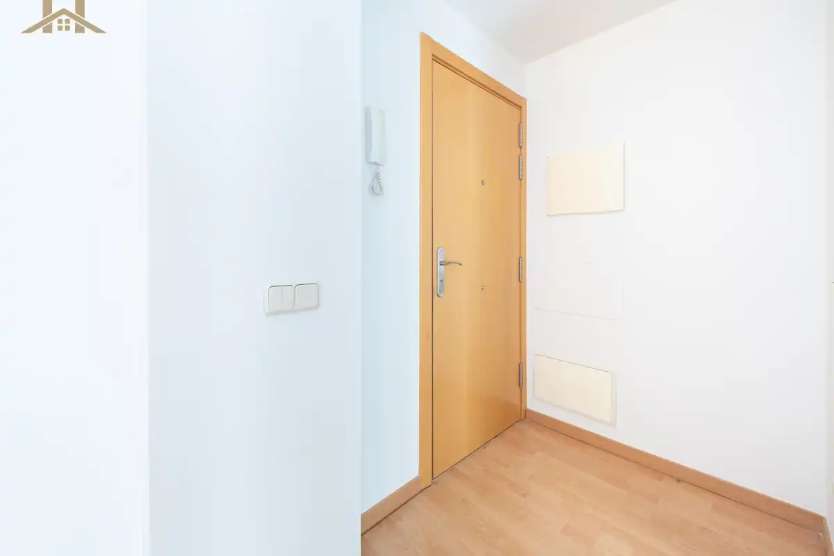 Flat for sale in Pinto  with Air Conditioner, Heating and Storage room
