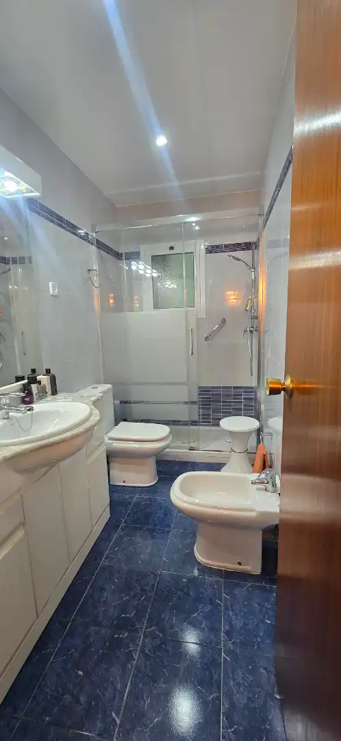 Baño de Piso en venta en Santa Coloma de Gramenet con Aire acondicionado, Calefacción y Horno