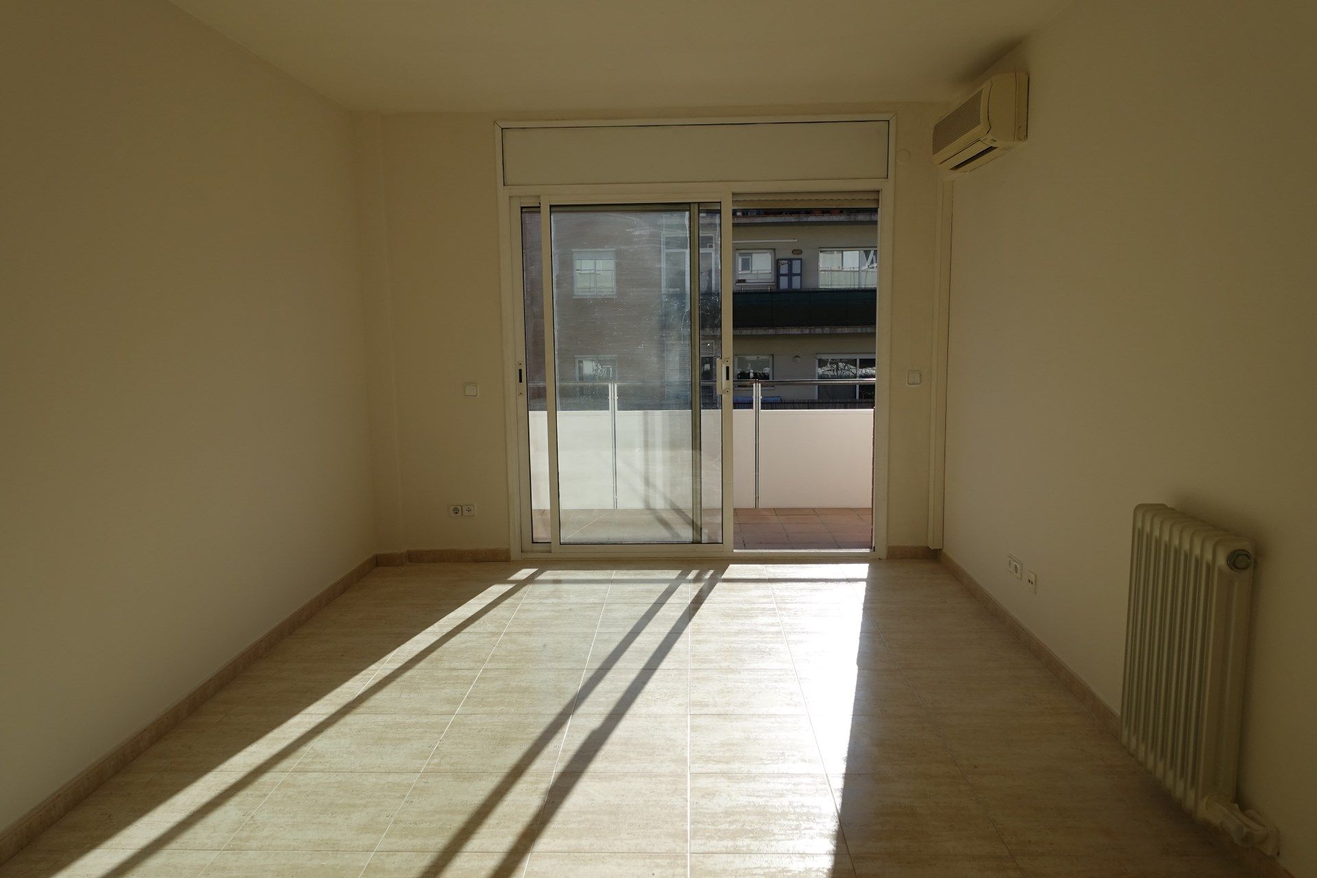 Sala d'estar de Pis de lloguer en Girona Capital amb Aire condicionat, Calefacció i Balcó