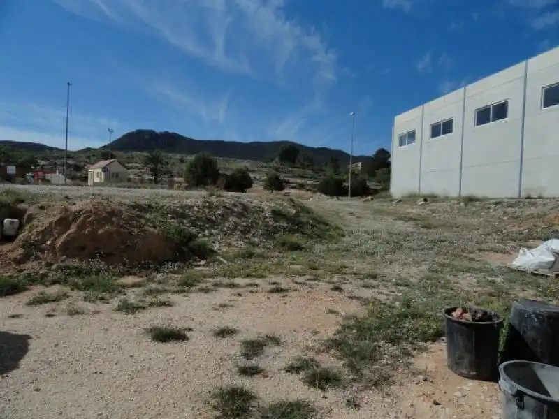 Terreno industrial en venta en Hondón de las Nieves / El Fondó de les Neus
