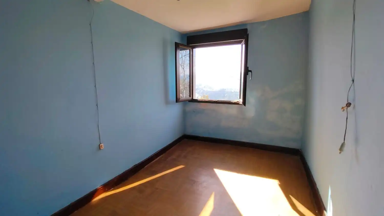 Dormitori de Casa o xalet en venda en San Martín del Rey Aurelio amb Piscina