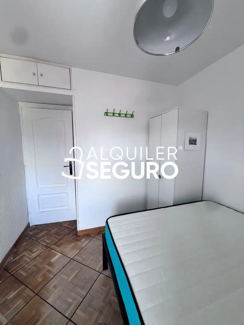 Habitación de Piso de alquiler en Madrid con Aire acondicionado, Calefacción y Amueblado