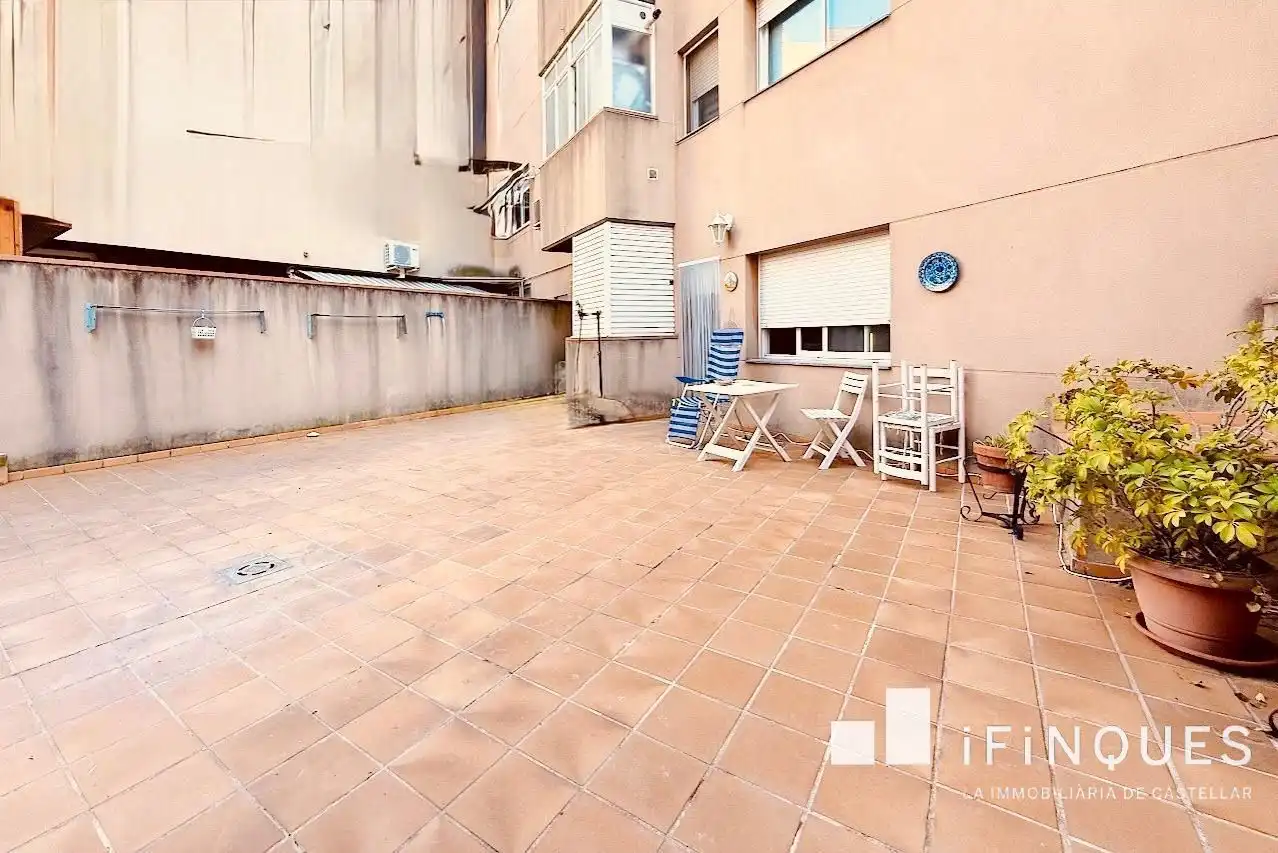 Exterior view of Ground floor for sale in Castellar del Vallès  with Heating, Terrace and Internet
