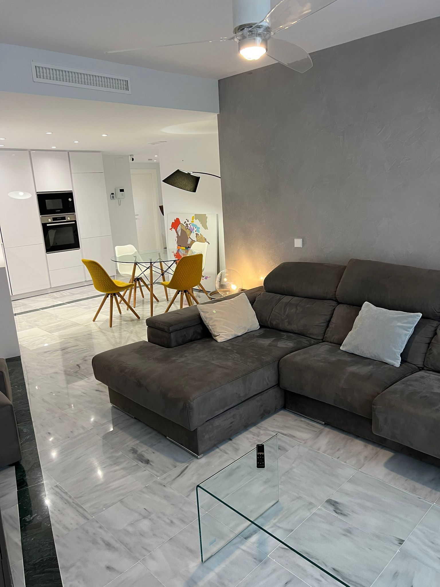 Sala d'estar de Apartament de lloguer en Marbella amb Calefacció i Balcó