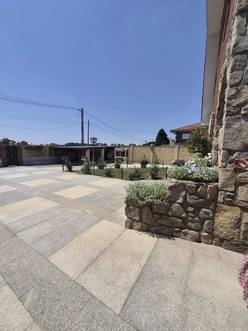 Terrassa de Casa o xalet en venda en Chozas de Abajo amb Calefacció i Piscina
