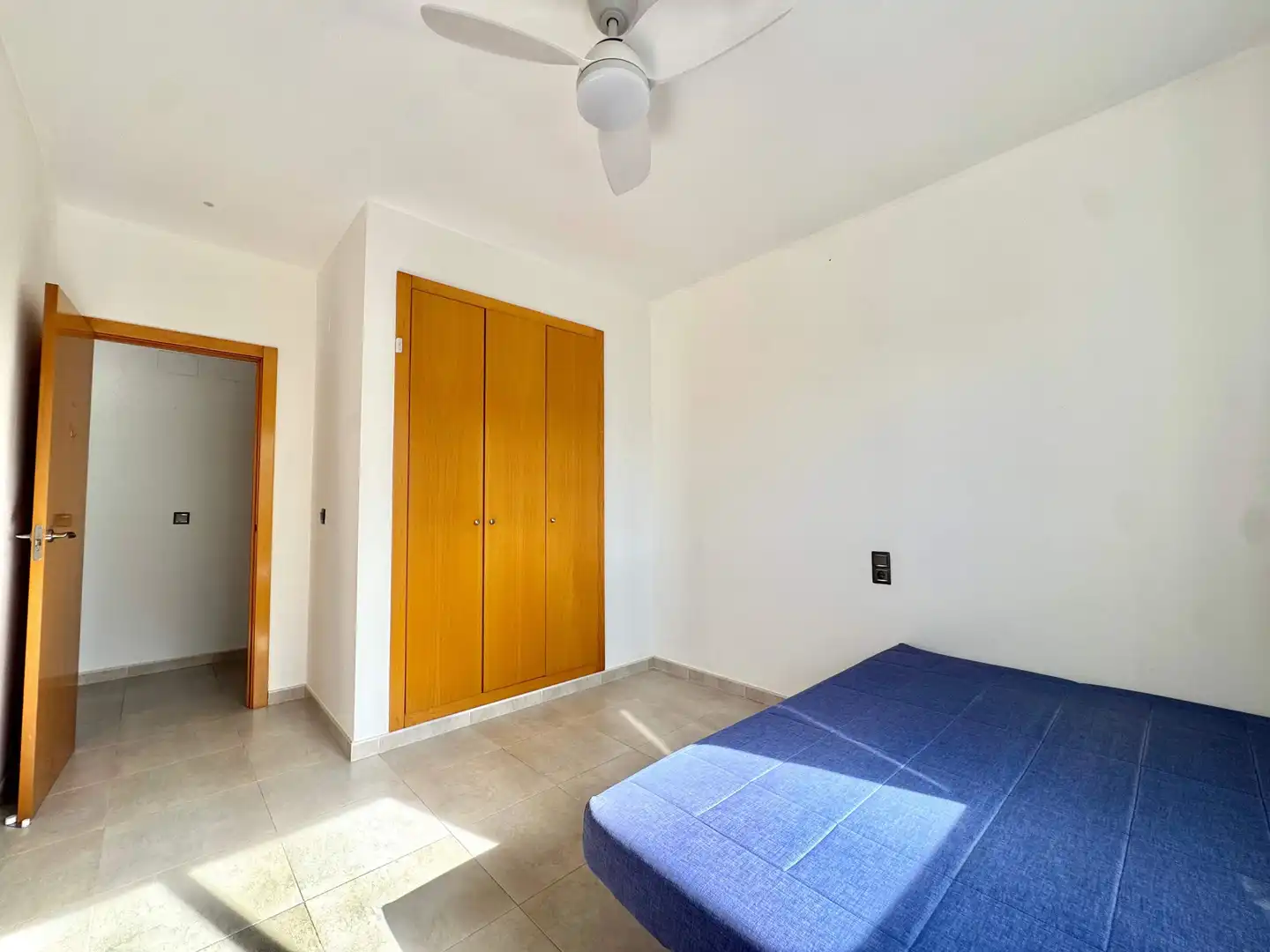 Habitación de Casa adosada en venta en Almoines con Aire acondicionado, Terraza y Balcón