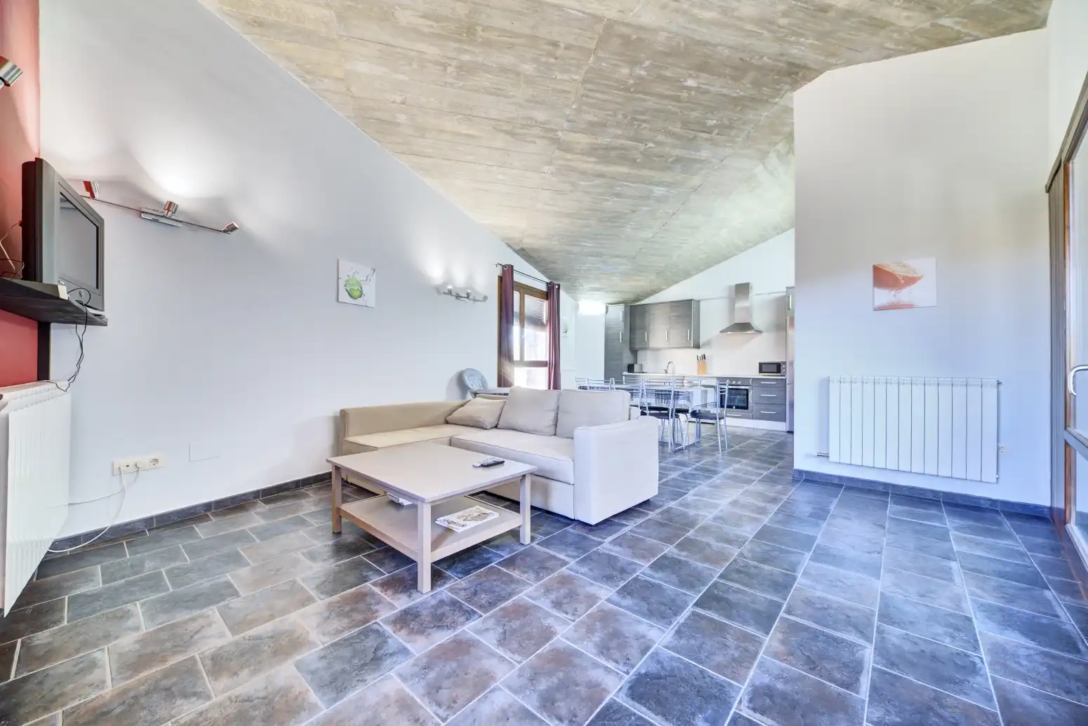 Wohnzimmer von Dachboden zum Verkauf in Undués de Lerda mit Heizung, Parkett und Terrasse