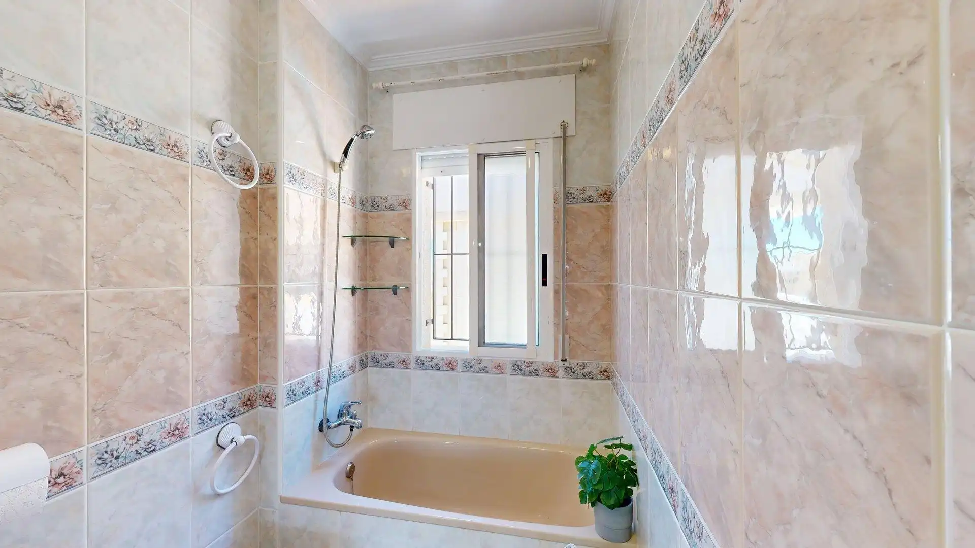 Baño de Casa adosada en venta en Pilar de la Horadada con Jardín privado, Terraza y Balcón