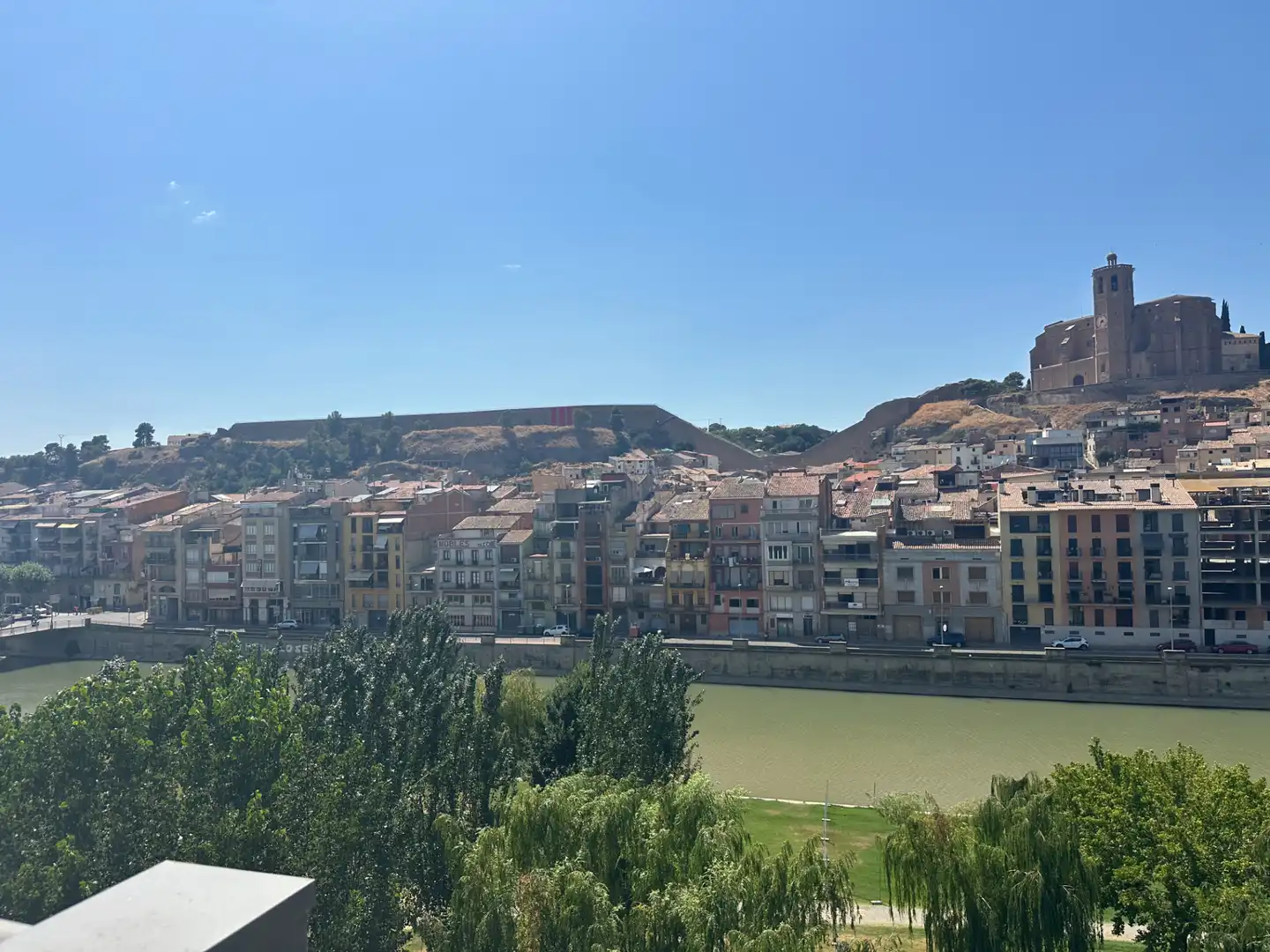 Vista exterior de Àtic en venda en Balaguer amb Aire condicionat, Calefacció i Terrassa