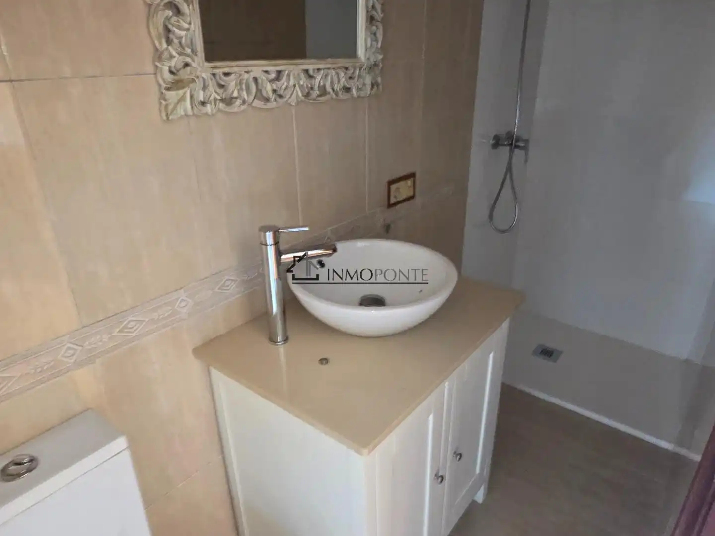 Bany de Casa o xalet en venda en Pontevedra Capital  amb Calefacció, Jardí privat i Terrassa