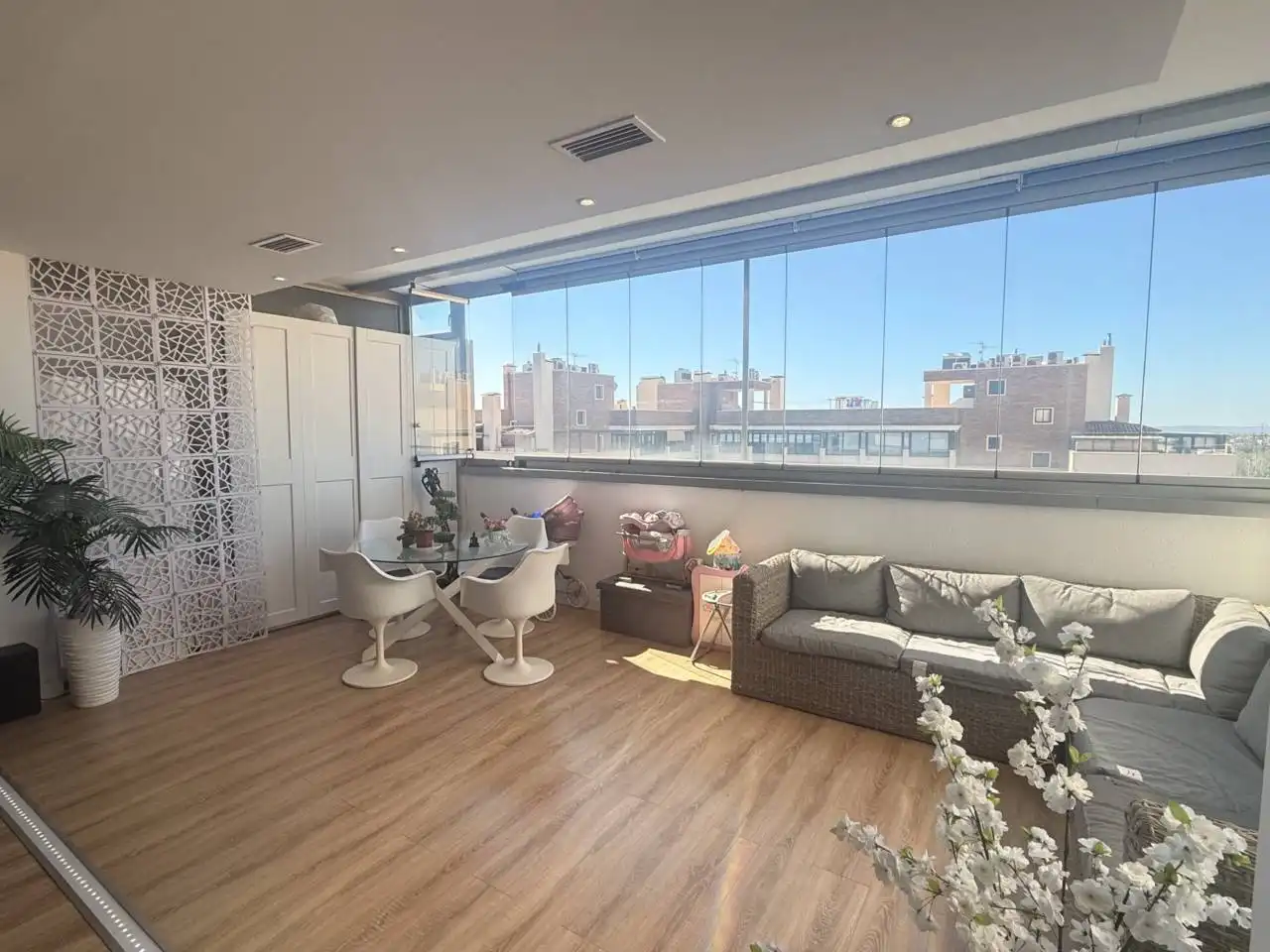 Sala de estar de Ático en venta en Elche / Elx con Aire acondicionado, Parquet y Terraza