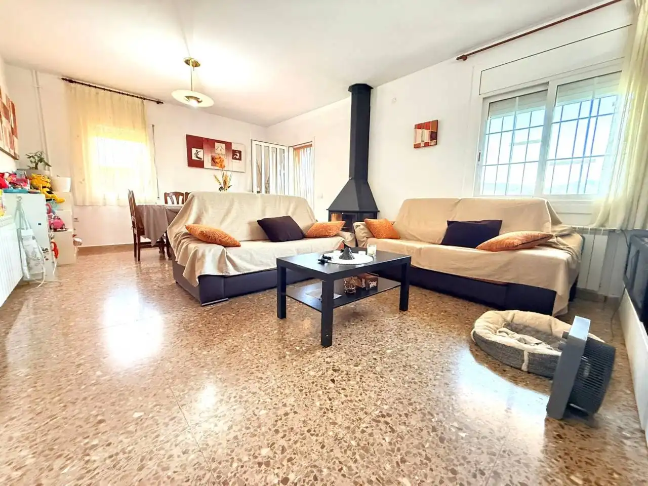Sala d'estar de Casa o xalet en venda en Riells i Viabrea amb Aire condicionat, Calefacció i Jardí privat