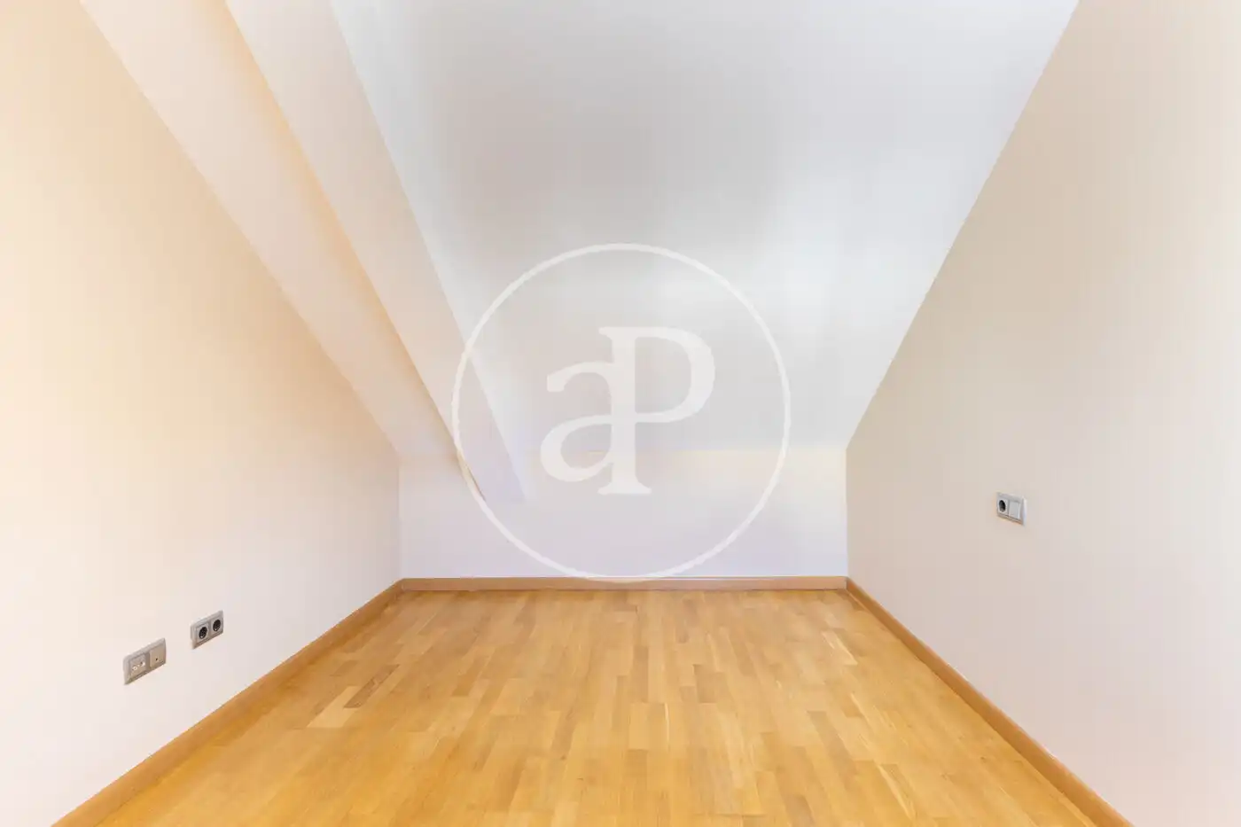Maisonette zum Verkauf in Valencia mit Klimaanlage, Heizung und Terrasse