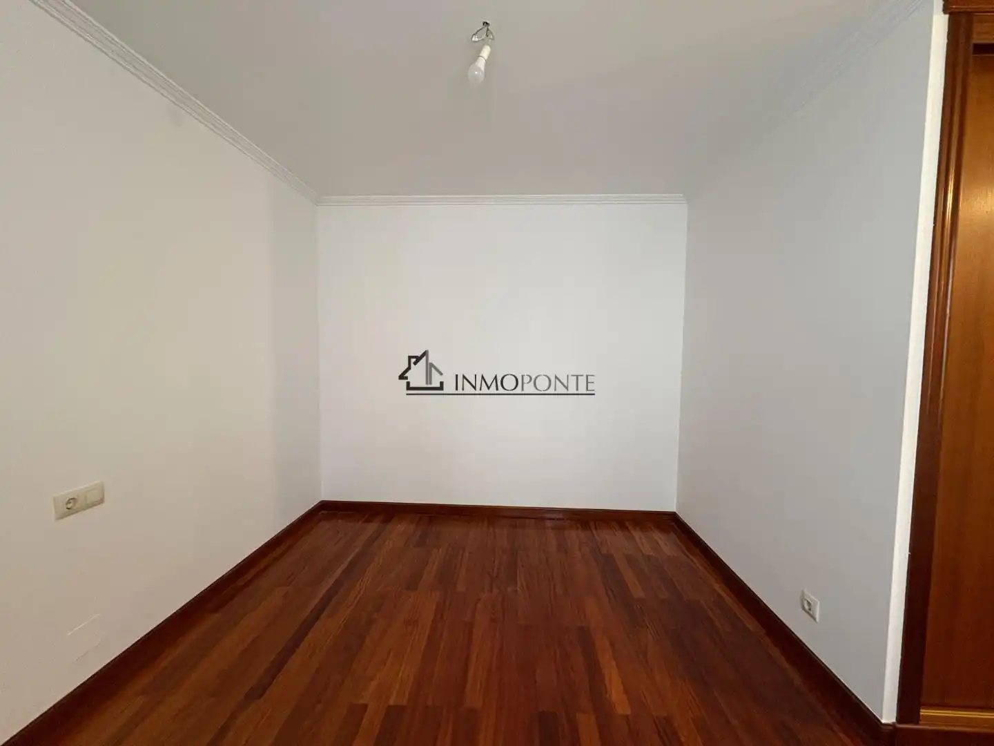 Piso de alquiler en Pontevedra Capital  con Calefacción y Trastero