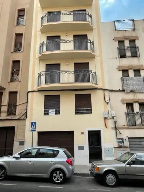 Vista exterior de Edifici en venda en Melilla